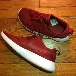 Red Nike Roshe 2